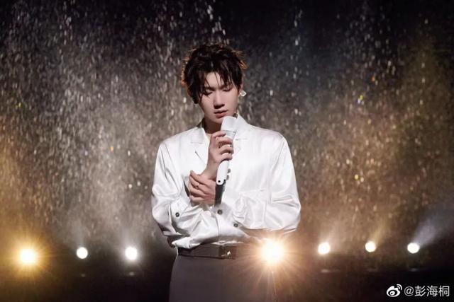 叻叻猪是什么意思，叻叻猪怎么读粤语（《声生不息》舞台好热闹）