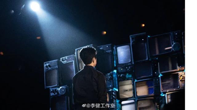 叻叻猪是什么意思，叻叻猪怎么读粤语（《声生不息》舞台好热闹）