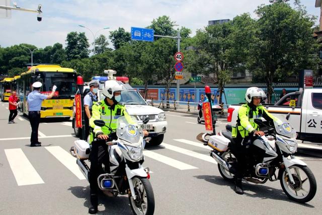 加油！考试季！，加油期末考试（丨护航高考 交警同行图片）