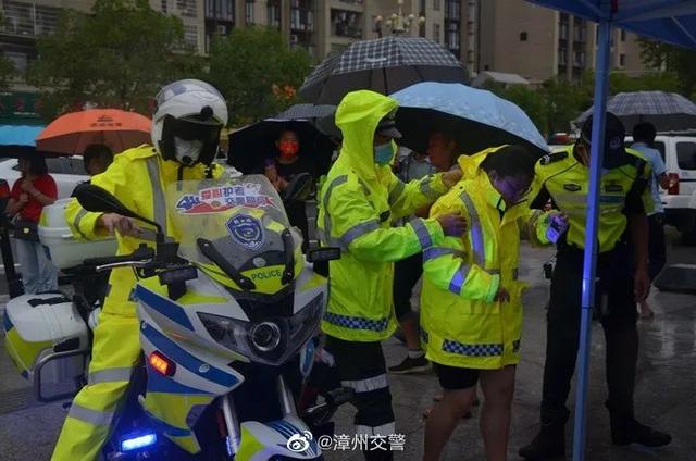 加油！考试季！，加油期末考试（丨护航高考 交警同行图片）