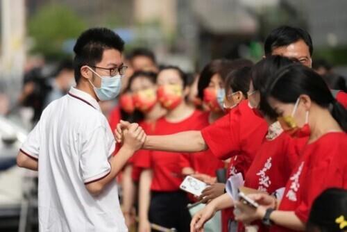 2018年高考时间是6月几号，2023年高考报名是什么时候（为何高考时间从7月改成了6月……戳答案→）