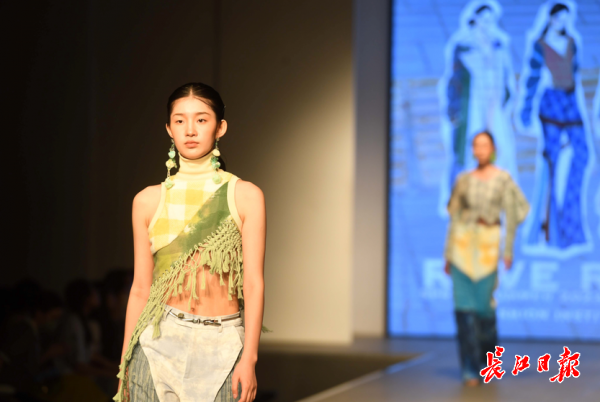 武汉纺织大学服装学院(武汉纺织大学什么档次)