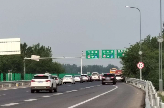开车走国道跨省收费吗，开车走国道跨省收费吗山东（壹现场丨通燕高速进京仅早高峰收费两小时）