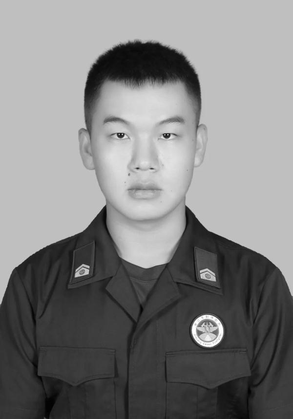 小英雄故事大全，小英雄故事简短（20岁的他，成长故事让人泪目）