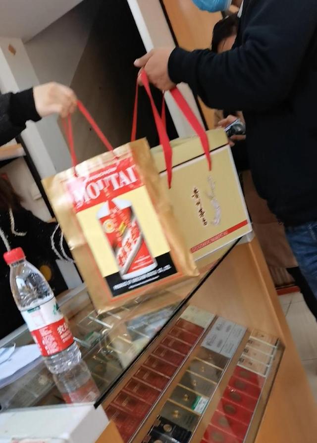 三分利息一万块钱一个月利息多少，三分利息一万元一个月利息多少（打假江湖：是维权也是生意）