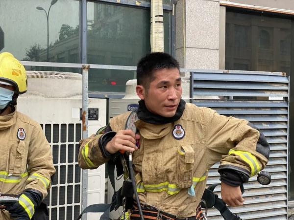 小英雄故事大全，小英雄故事简短（20岁的他，成长故事让人泪目）