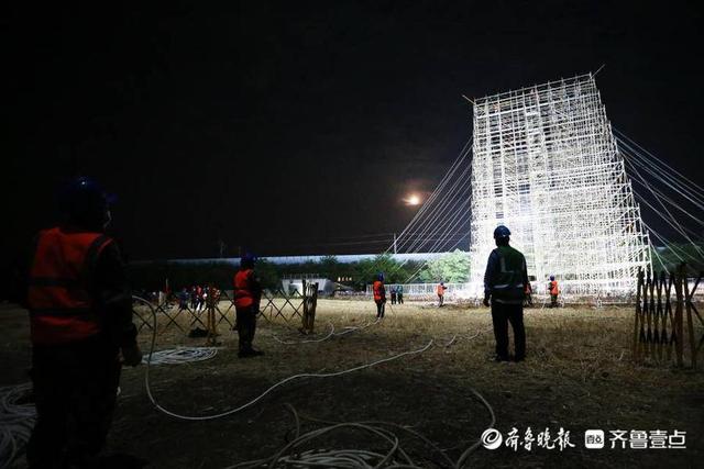 枣庄铁路最新动态，枣庄供电组织110千伏巨山输电工程夜跨京沪高铁施工