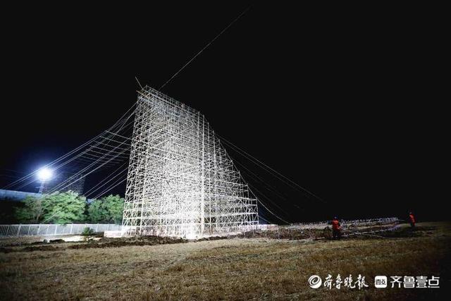 枣庄铁路最新动态，枣庄供电组织110千伏巨山输电工程夜跨京沪高铁施工