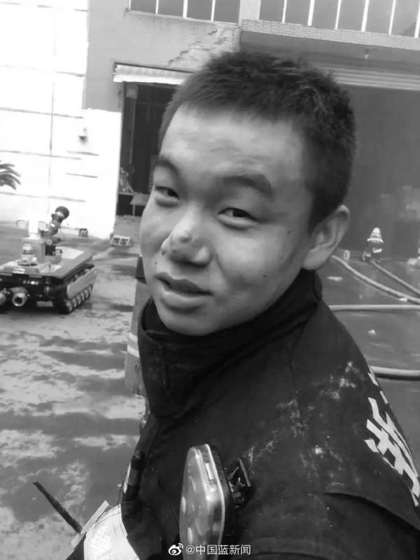 小英雄故事大全，小英雄故事简短（20岁的他，成长故事让人泪目）