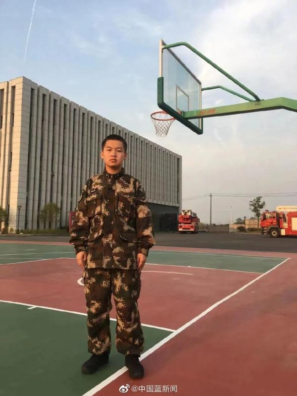 小英雄故事大全，小英雄故事简短（20岁的他，成长故事让人泪目）