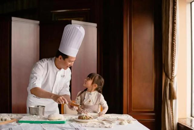 夜床服务是什么，夜床服务有什么意义（简捷精准，酒店“抢人”细为先）