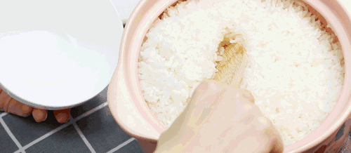 蒸大米的时候放些什么好吃，蒸大米加点什么东西更好吃（水里多加2样）