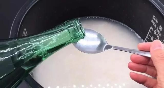 蒸大米的时候放些什么好吃，蒸大米加点什么东西更好吃（水里多加2样）