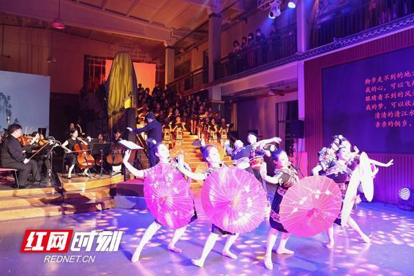 侗族风雨桥，侗族风雨桥在哪里（大型交响清唱剧侗族大歌《风雨桥》在湖南工商大学首演）