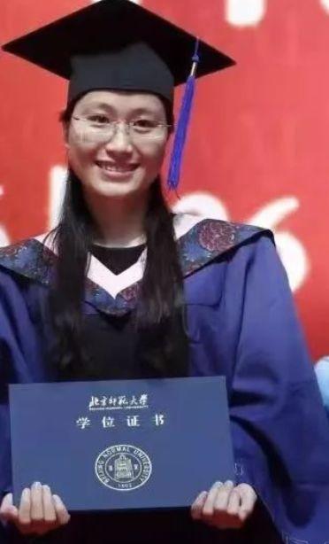 秘密的爱 歌词，歌曲排行（那个叫黄文秀的女孩永远停在了扶贫路上）