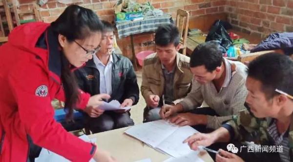 秘密的爱 歌词，歌曲排行（那个叫黄文秀的女孩永远停在了扶贫路上）