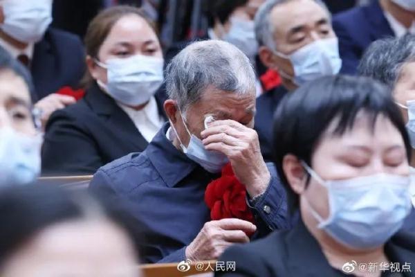 秘密的爱 歌词，歌曲排行（那个叫黄文秀的女孩永远停在了扶贫路上）