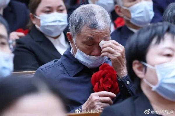 秘密的爱 歌词，歌曲排行（那个叫黄文秀的女孩永远停在了扶贫路上）