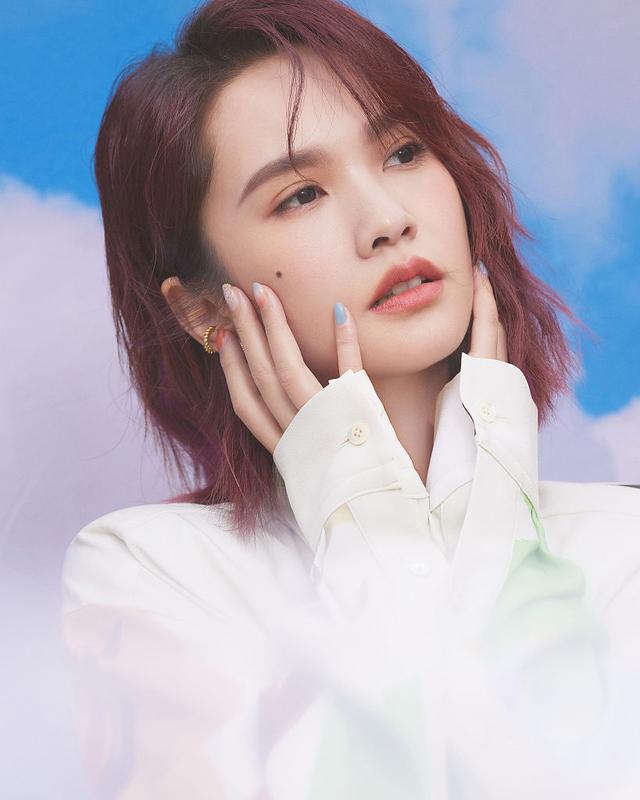 唯美女生写真图，唯美女生写真图片高清（杨丞琳发布梦幻唯美写真）