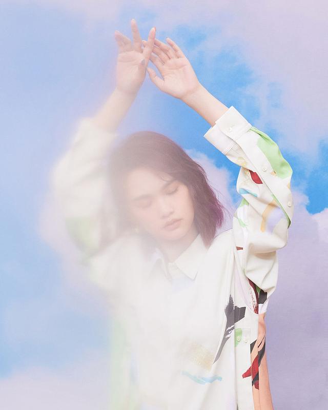 唯美女生写真图，唯美女生写真图片高清（杨丞琳发布梦幻唯美写真）