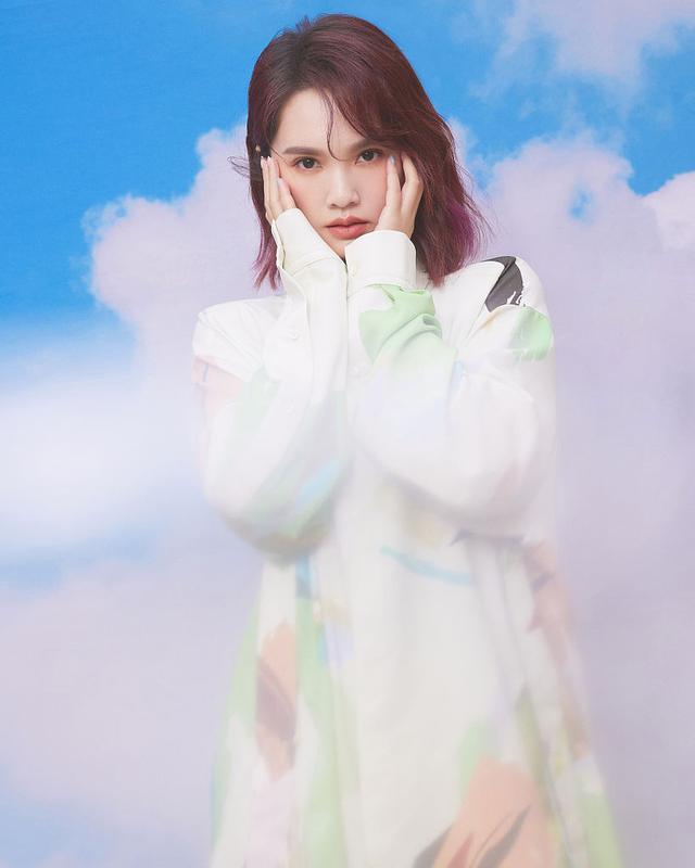 唯美女生写真图，唯美女生写真图片高清（杨丞琳发布梦幻唯美写真）