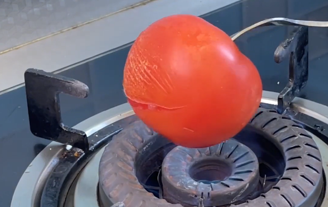 西红柿去皮的好办法，生西红柿去皮的好办法（西红柿剥皮很简单）