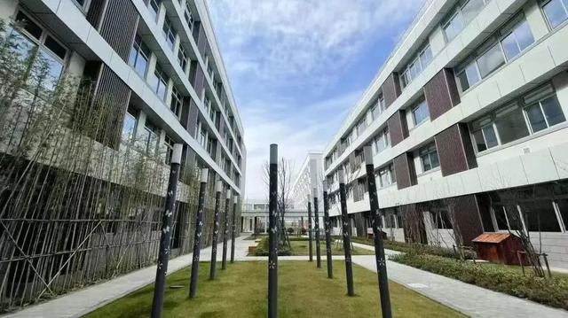 上海建峰职业技术学院，上海建峰职业技术学院联系方法_官方网站_学校在哪里（3所享受市重点招生政策）