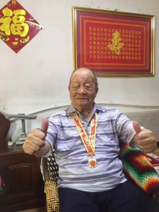 梦到大伞是什么意思，梦见大伞是什么意思（书写对父亲的思念）