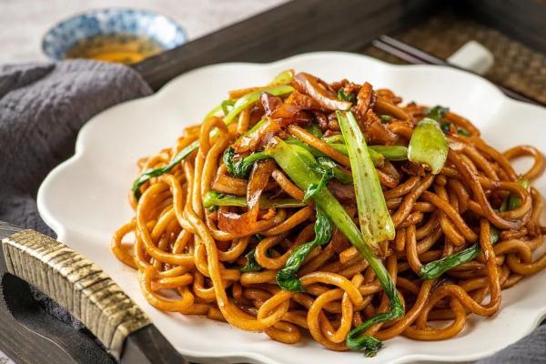 一碗面条多少克，一碗面条多少克干面条（这2种面条劝你少吃）