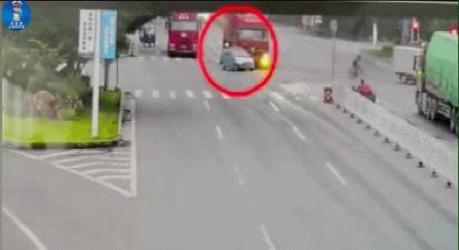 买车需要驾照吗，买车为什么不用驾驶证（“老年代步车”上手就会）