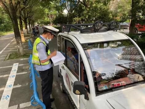 买车需要驾照吗，买车为什么不用驾驶证（“老年代步车”上手就会）