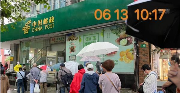 邮政银行几点上班下班，邮政银行几点上班几点下班（多家银行排队爆满）