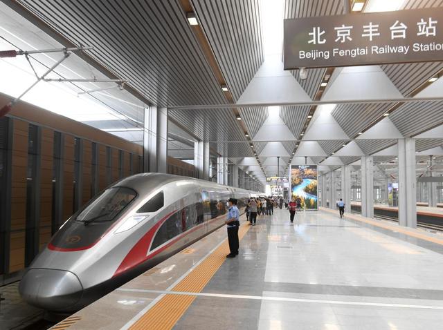 高铁上绿色灯代表什么，高铁上绿灯表示什么（绿色智能——北京丰台站全新亮相）
