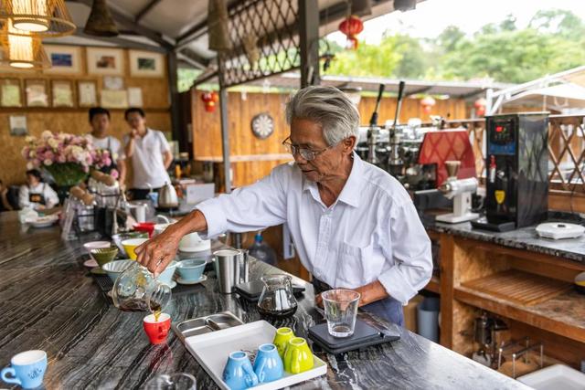 咖啡杯子哪种材质好，什么样的咖啡杯（咖啡“小庄园”延伸产业“长链条”）