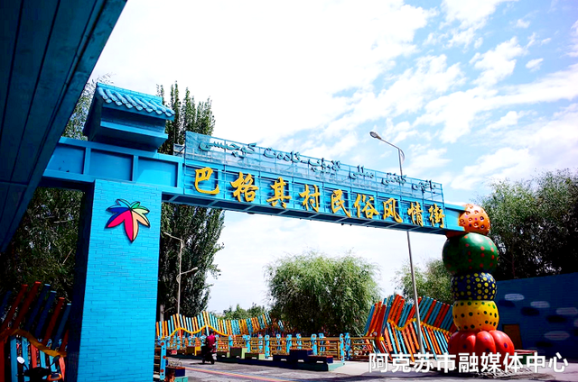 城市环卫道路清扫车，道路清扫车“上岗”这个村的村民纷纷竖起大拇指