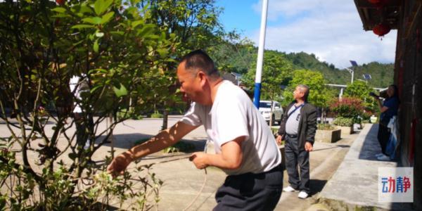 音欠（音欠念什么），汉字音加欠念什么（43年他为村民放映近四万场电影）