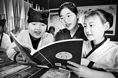 与时俱进下一句是什么，实事求是与时俱进下一句是什么（沐浴人间烟火气）