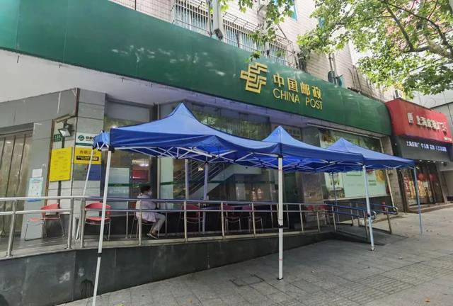 银行周日上班吗，银行周日上班吗（实地走访丨银行排长队问题缓解）