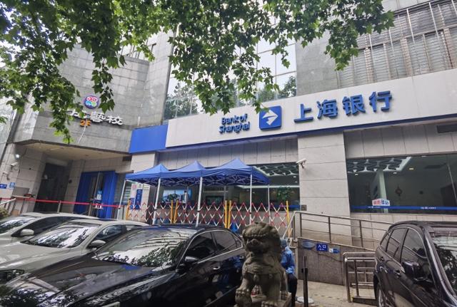 银行周日上班吗，银行周日上班吗（实地走访丨银行排长队问题缓解）