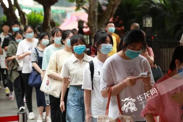 重庆市高考成绩查询时间，2019年重庆高考成绩公布时间、查询入口网站（6月25日起来“渝快办”查询高考成绩啦）