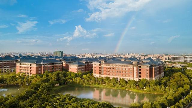 广东医学院护理学院，广东医学院护理学院怎么样（打造同类院校一流、特色鲜明的“新医科”专业集群）