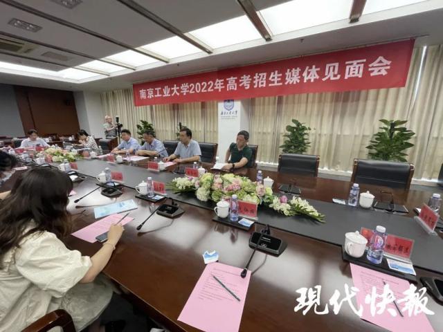 南京铁道职业学校分数线是多少，江苏13所高职专科院校发布最新录取情况（南大、东大等高校预估线来了）