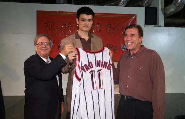姚明个人资料简介，姚明简历个人资料（姚明当选NBA状元20周年）