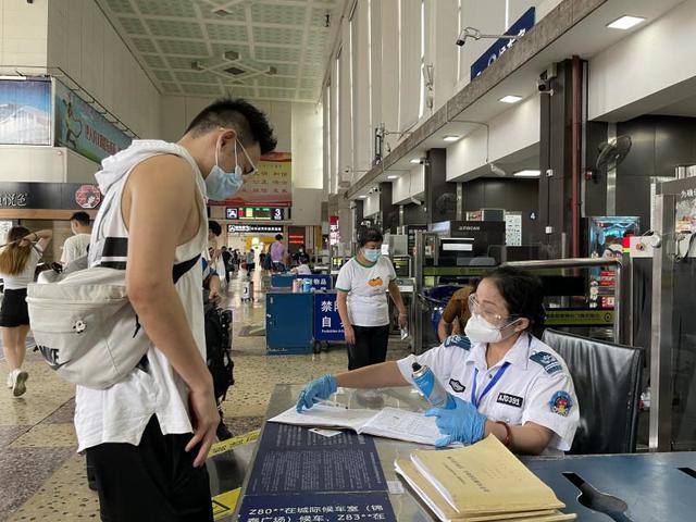 火车可以带防晒喷雾吗，火车上可以带防晒喷雾吗（乘火车带酒、花露水、充电宝等）