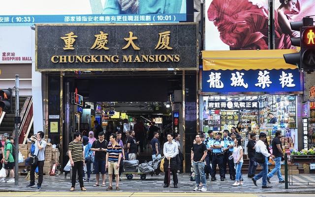 香港女人街，在“声生不息”的港乐里