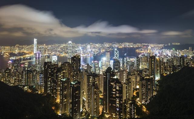 香港女人街，在“声生不息”的港乐里