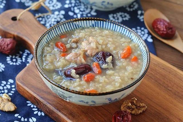 大米粥的功效与作用，大米粥的功效与禁忌（滋阴润肺、养胃健脾）