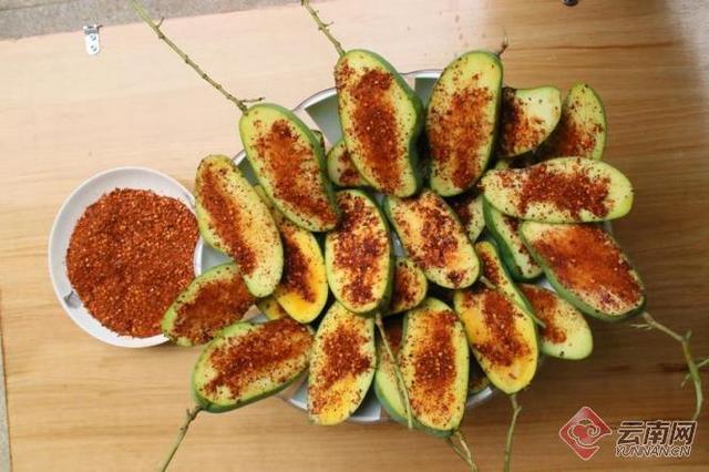 青芒果怎么吃，青芒果怎么吃图解法（青芒果——夏天一道酸甜的美味）