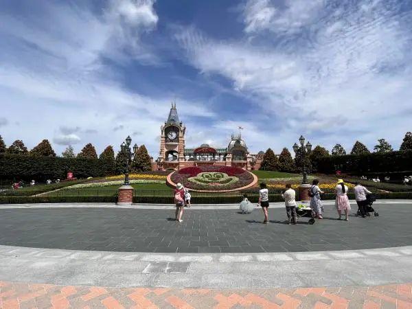 七个小矮人矿山车，上海迪士尼什么项目好玩（”上海迪士尼游乐项目排队基本在5分钟内）