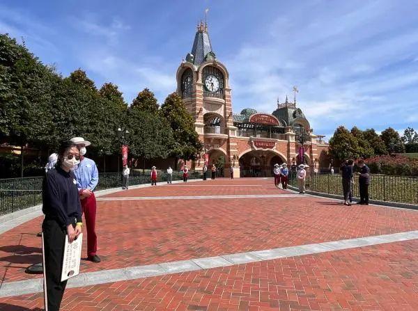 七个小矮人矿山车，上海迪士尼什么项目好玩（”上海迪士尼游乐项目排队基本在5分钟内）